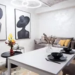 Esplanade Old Town Center - Self Check-in - Fast Wifi - Smart Tv * Ρίγα